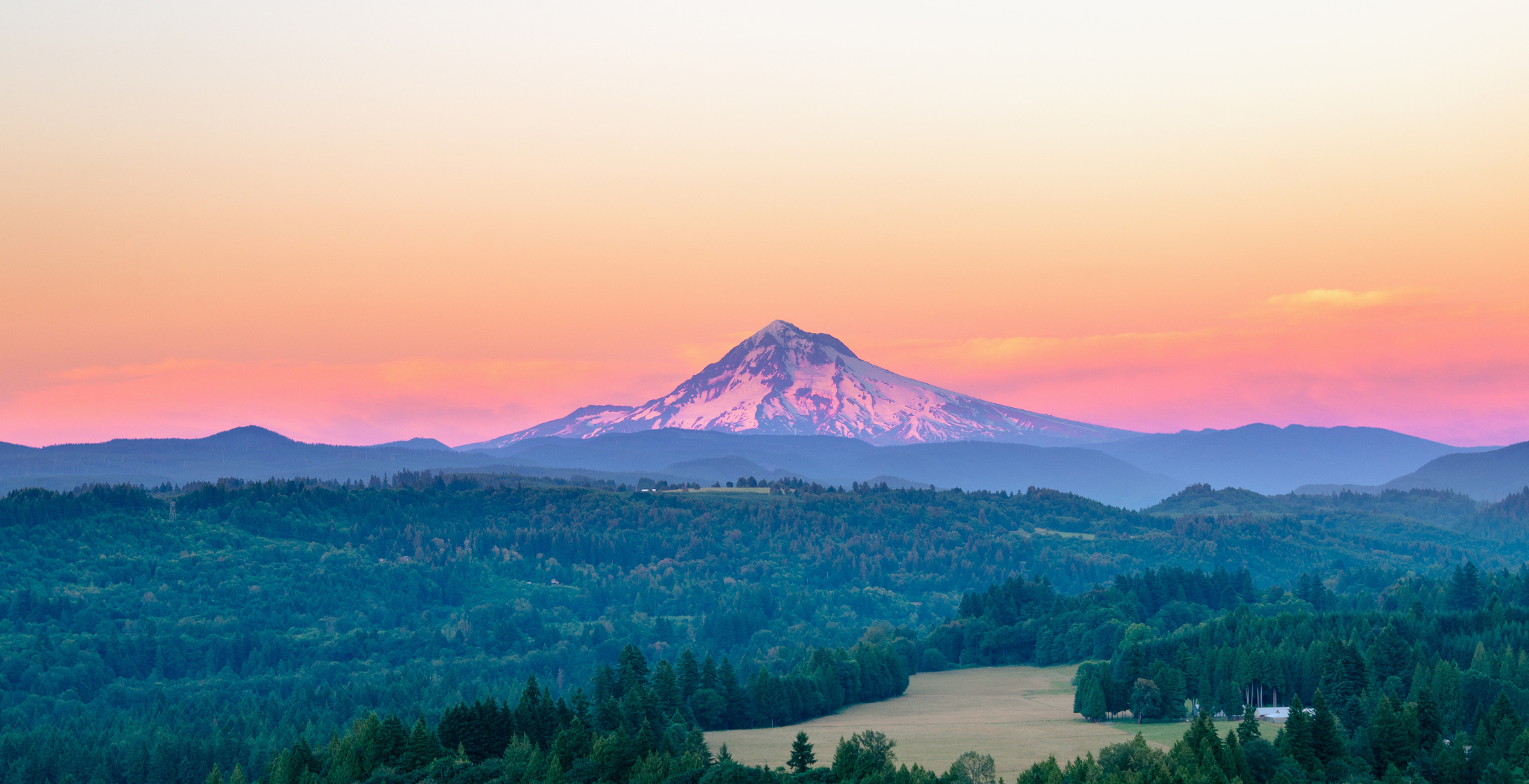 A mountain during a pink sunset in Oregon USA